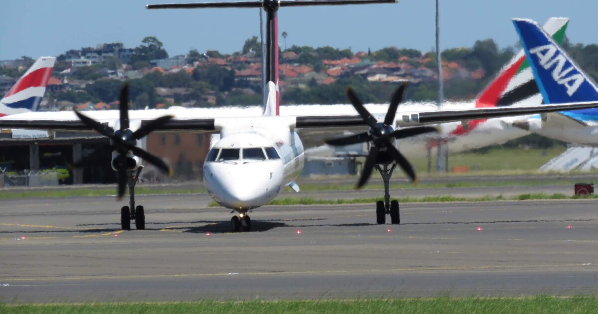 qantas-bombardier-dash-8-q400-vh-lqh-fly-with-me